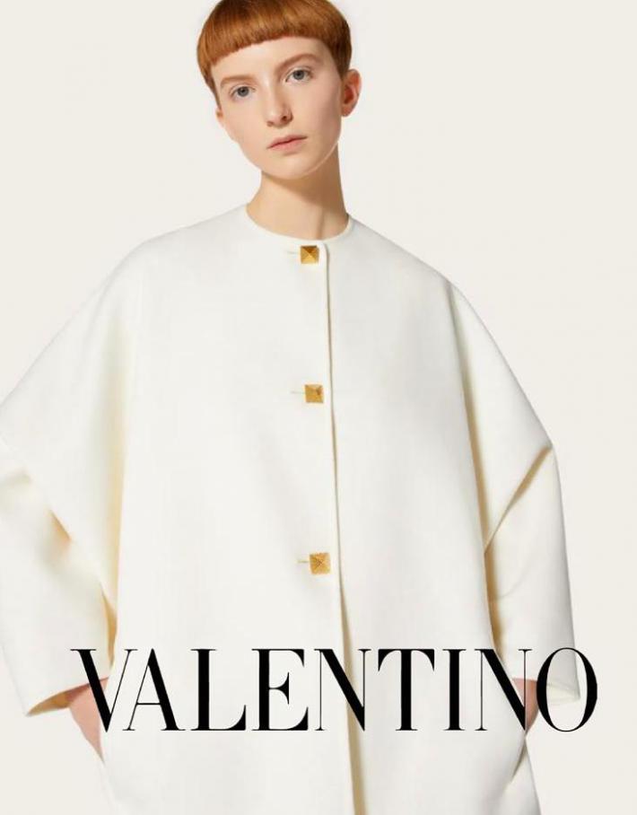 Coats | Lookbook . Valentino. Week 3 (2021-03-22-2021-03-22)