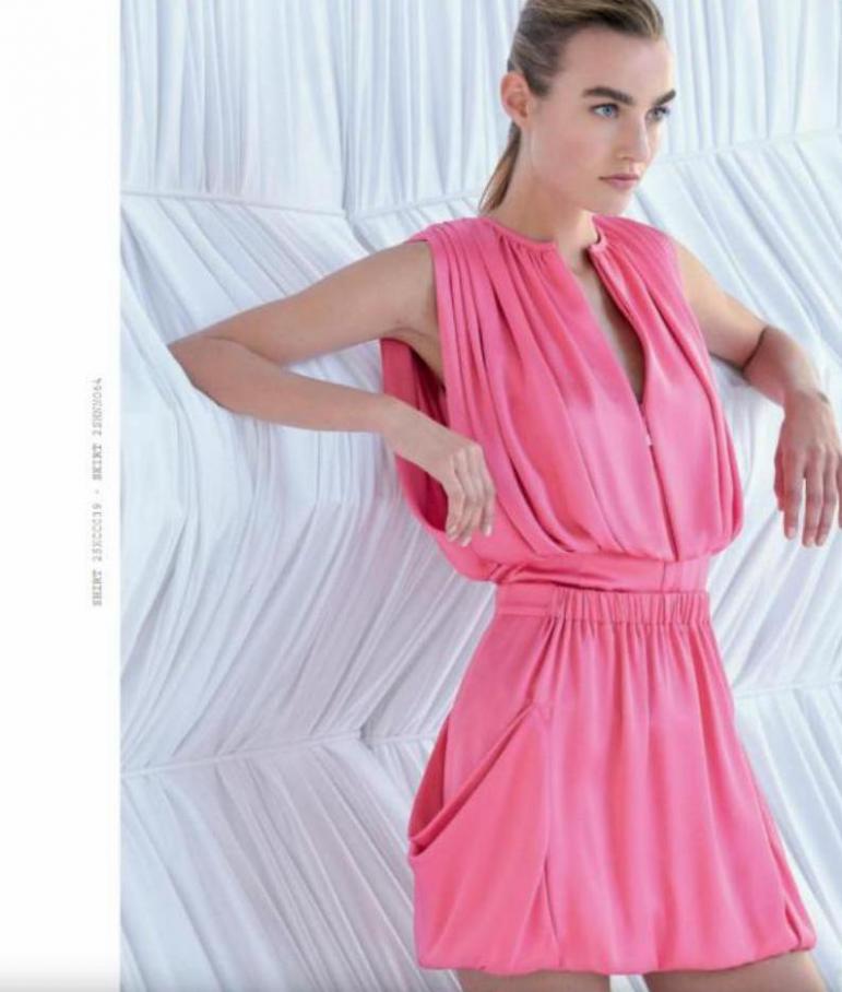 Woman / Spring - Summer 2022. Page 27