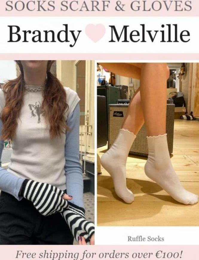 Socks, Scarfs & Gloves. Brandy Melville. Week 36 (2023-09-13-2023-09-13)